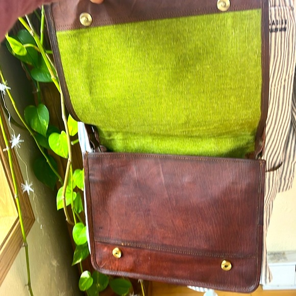 😎LEATHER MESSENGER BAG💼 - Picture 2 of 8